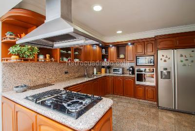 Casa de 5 alcobas en venta en Molinos Norte, Bogotá, 327 m² · foto 16 de 20