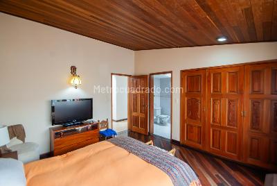 Casa de 5 alcobas en venta en Molinos Norte, Bogotá, 327 m² · foto 19 de 20