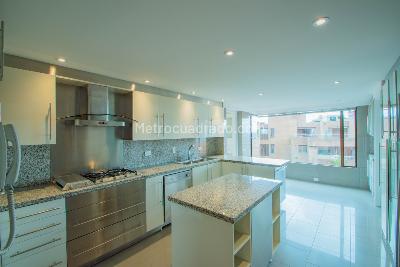 Apartamento de 3 alcobas en arriendo en Chico, Bogotá, 270 m² · foto 5 de 20