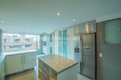 Apartamento de 3 alcobas en arriendo en Chico, Bogotá, 270 m² · foto 9 de 20