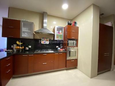 Apartamento de 3 alcobas en venta en La Cabrera, Bogotá, 241 m² · foto 12 de 18