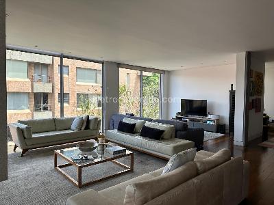 Apartamento de 4 alcobas en venta en Calle 95 8 32, Bogotá, 330 m² · foto 3 de 18