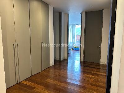 Apartamento de 4 alcobas en venta en Calle 95 8 32, Bogotá, 330 m² · foto 9 de 18