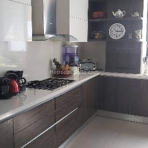 Apartamento de 3 alcobas en venta en La Cabrera, Bogotá, 181 m² · foto 2 de 17