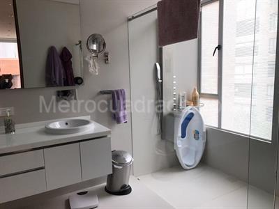 Apartamento de 3 alcobas en venta en Rosales Bella Vista, Bogotá, 285 m² · foto 2 de 13