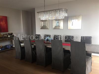 Apartamento de 3 alcobas en venta en Rosales Bella Vista, Bogotá, 235 m² · foto 2 de 9