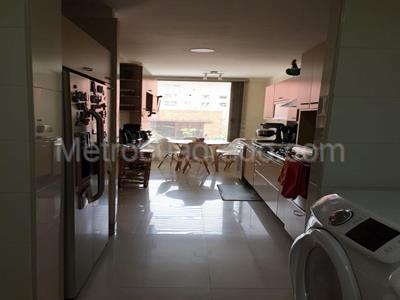 Apartamento de 3 alcobas en venta en Chico Reservado, Bogotá, 168 m² · foto 4 de 15