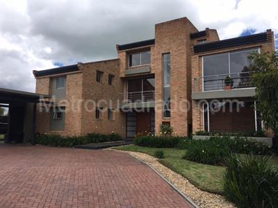 Casa de 4 alcobas en venta en San Simon Guaymaral, Bogotá, 340 m² · foto 2 de 17