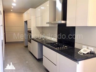 Apartamento de 3 alcobas en venta en La Cabrera, Bogotá, 210 m² · foto 4 de 12