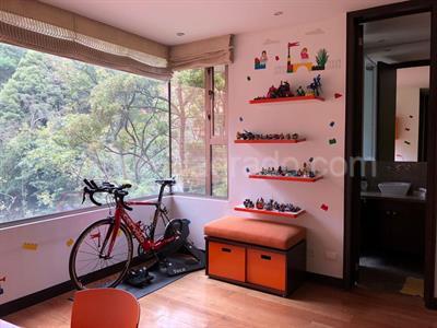 Apartamento de 3 alcobas en venta en Altos Del Retiro, Bogotá, 253 m² · foto 3 de 9