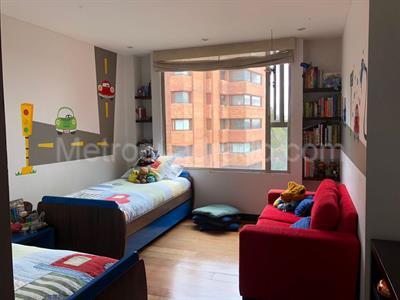 Apartamento de 3 alcobas en venta en Altos Del Retiro, Bogotá, 253 m² · foto 5 de 9