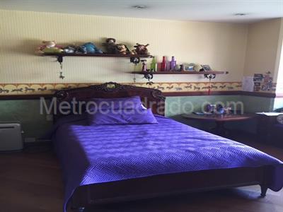 Apartamento de 4 alcobas en venta en La Cabrera, Bogotá, 477 m² · foto 2 de 8