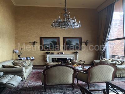Apartamento de 4 alcobas en venta en La Cabrera, Bogotá, 477 m² · foto 4 de 8