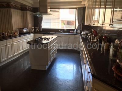 Apartamento de 4 alcobas en venta en La Cabrera, Bogotá, 477 m² · foto 6 de 8