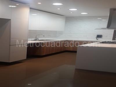 Apartamento de 3 alcobas en venta en Chico Nogal, Bogotá, 180 m² · foto 3 de 13