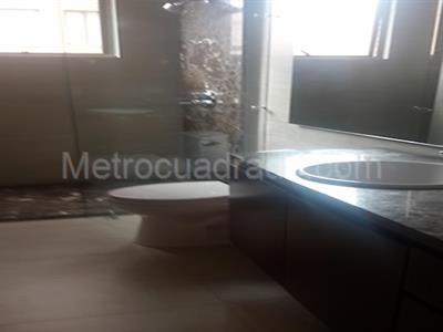 Apartamento de 3 alcobas en venta en Chico Nogal, Bogotá, 180 m² · foto 8 de 13