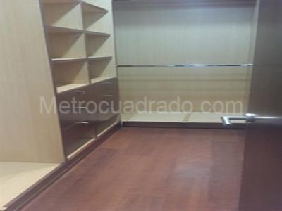 Apartamento de 3 alcobas en venta en Chico Nogal, Bogotá, 180 m² · foto 9 de 13