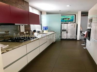 Apartamento de 3 alcobas en venta en Rosales Bella Vista, Bogotá, 199 m² · foto 9 de 15