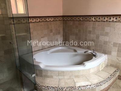 Apartamento de 4 alcobas en venta en Chico Norte, Bogotá, 326 m² · foto 15 de 17