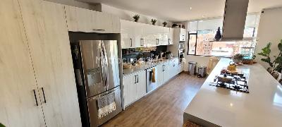 Apartamento de 4 alcobas en venta en La Carolina Country, Bogotá, 275 m² · foto 3 de 17