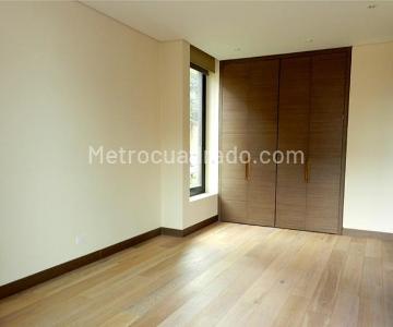 Apartamento de 3 alcobas en venta en Altos Del Retiro, Bogotá, 232 m² · foto 2 de 5