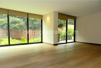 Apartamento de 3 alcobas en venta en Altos Del Retiro, Bogotá, 232 m² · foto 3 de 5