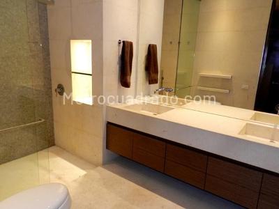 Apartamento de 3 alcobas en venta en Altos Del Retiro, Bogotá, 232 m² · foto 4 de 5