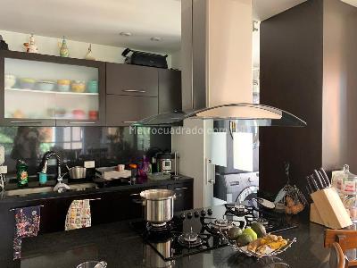 Apartamento de 2 alcobas en venta en Rosales Refugio, Bogotá, 170 m² · foto 4 de 17