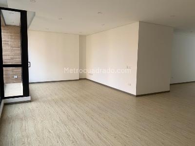 Apartamento de 2 alcobas en venta en Altos Del Retiro, Bogotá, 134 m² · foto 2 de 12