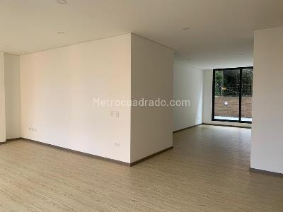 Apartamento de 2 alcobas en venta en Altos Del Retiro, Bogotá, 134 m² · foto 3 de 12