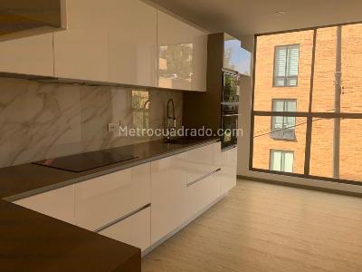 Apartamento de 2 alcobas en venta en Altos Del Retiro, Bogotá, 134 m² · foto 5 de 12
