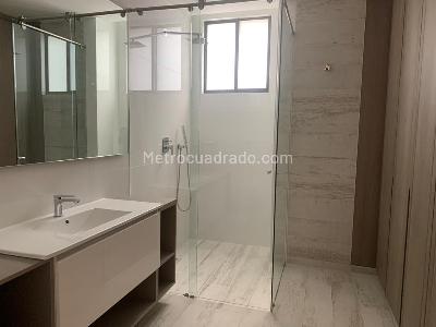 Apartamento de 2 alcobas en venta en Altos Del Retiro, Bogotá, 134 m² · foto 6 de 12