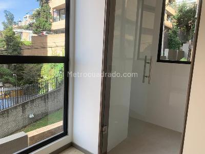 Apartamento de 2 alcobas en venta en Altos Del Retiro, Bogotá, 134 m² · foto 9 de 12