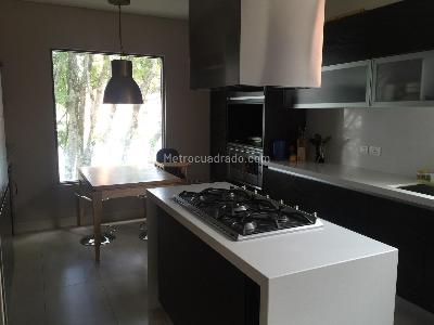 Apartamento de 3 alcobas en arriendo en Chico, Bogotá, 256 m² · foto 8 de 10