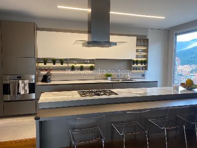 Apartamento de 3 alcobas en venta en Chico Reservado, Bogotá, 268 m² · foto 2 de 9