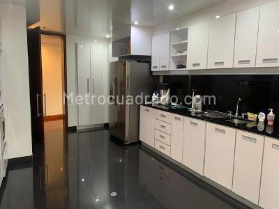 Apartamento de 3 alcobas en venta en Altos Del Retiro, Bogotá, 312 m² · foto 11 de 20