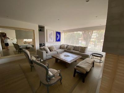 Apartamento de 3 alcobas en venta en Chico Nogal, Bogotá, 265 m² · foto 4 de 14