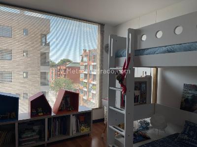 Apartamento de 3 alcobas en venta en Chico Santa Barbara, Bogotá, 190 m² · foto 10 de 17