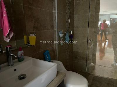 Apartamento de 3 alcobas en venta en Chico Santa Barbara, Bogotá, 190 m² · foto 12 de 17