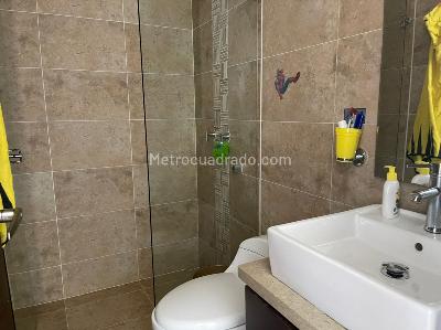 Apartamento de 3 alcobas en venta en Chico Santa Barbara, Bogotá, 190 m² · foto 8 de 17