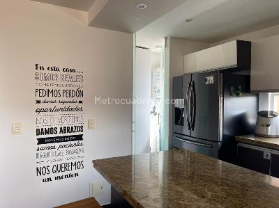 Apartamento de 3 alcobas en venta en Chico Santa Barbara, Bogotá, 190 m² · foto 9 de 17