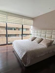 Apartamento de 3 alcobas en venta en Los Rosales, Bogotá, 208 m² · foto 10 de 20