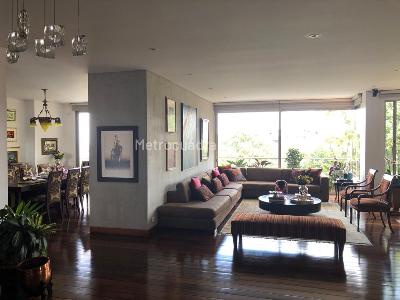 Apartamento de 3 alcobas en venta en Chico Reservado, Bogotá, 245 m² · foto 2 de 13