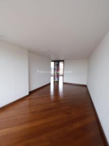 Apartamento de 2 alcobas en venta en Altos Del Retiro, Bogotá, 200 m² · foto 15 de 17