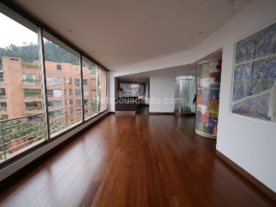 Apartamento de 2 alcobas en venta en Altos Del Retiro, Bogotá, 200 m² · foto 2 de 17