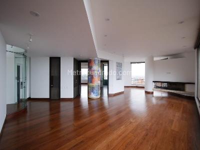 Apartamento de 2 alcobas en venta en Altos Del Retiro, Bogotá, 200 m² · foto 4 de 17