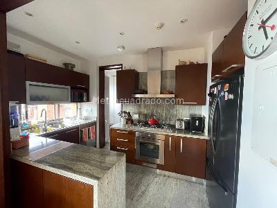 Apartamento de 2 alcobas en venta en Los Rosales, Bogotá, 145 m² · foto 10 de 19