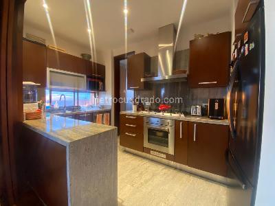Apartamento de 2 alcobas en venta en Los Rosales, Bogotá, 145 m² · foto 17 de 19