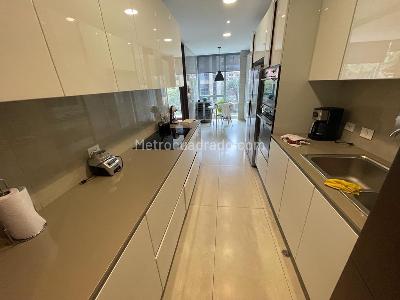 Apartamento de 3 alcobas en venta en Cabrera Chico, Bogotá, 217 m² · foto 2 de 8