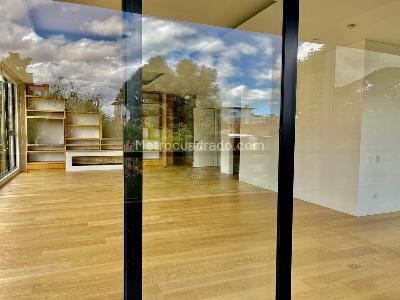 Apartamento de 3 alcobas en venta en La Cabrera, Bogotá, 229 m² · foto 4 de 20